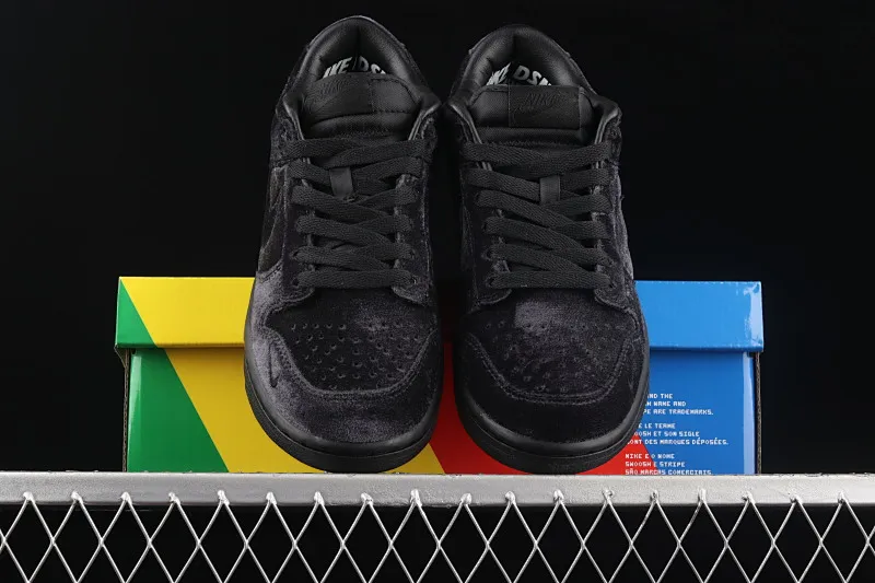 All categories Nk SB Dunk Series Nk SB Dunk Low Low-top skate shoes Pure original version Dover Street Market x Nk Dunk Low "Triple Black" Black Valentine's Day SB Dunk Series low-top skate shoes DH2686-002